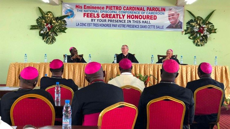 El Cardenal Pietro Parolin en Camerún