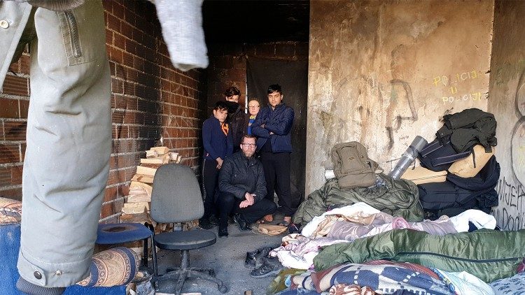 Bihac: nella casa di riposo abbandonata occupata dai profughi alla ricerca di un riparo dal gelo