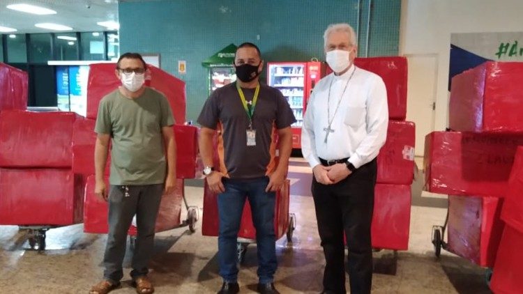 Vinte concentradores de oxigênio e 50 BIPAPs 