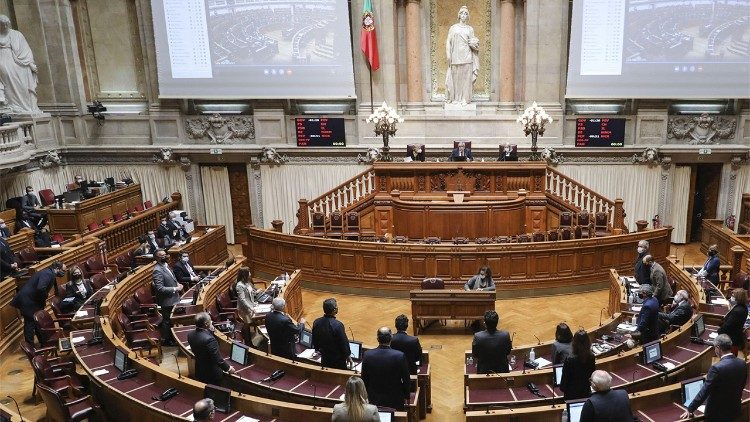 Assembleia República debate eutanásia