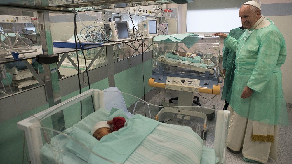 Papa em visita ao Hospital San Giovanni, durante o Jubileu da Misericórdia