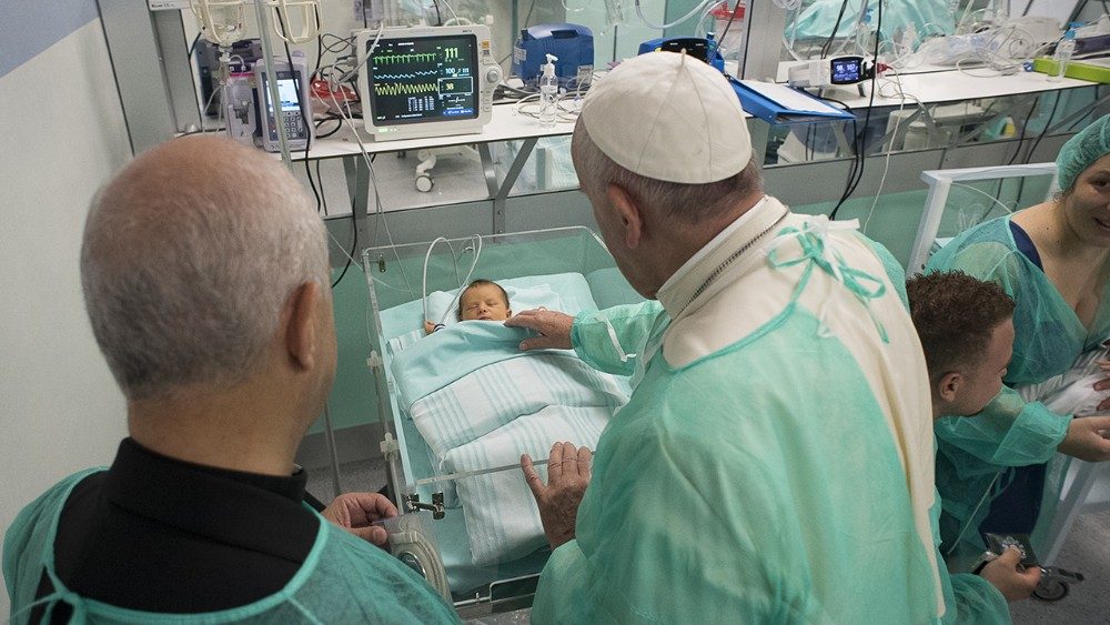 Papa em visita ao Hospital San Giovanni, durante o Jubileu da Misericórdia