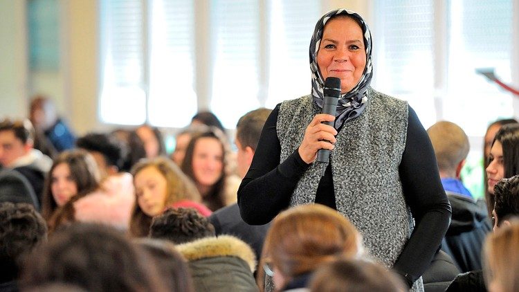 2021.02.03 Latifa Ibn Ziaten, ganadora del premio Zayeb 2021 por la fraternidad humana