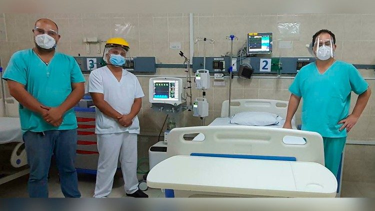 El  equipo del Hospital Católico de Santa Cruz de la Sierra