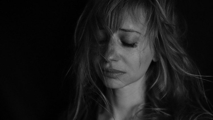 Pandemia Covid-19 uczyniła z kobiet „bardziej bezbronne i szantażowane ofiary przemocy oraz nadużyć jeszcze większych niż w przeszłości”.