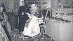 Giovanni-XXIII-in-visita--al-Centro-Trasmittente-di-Santa-Maria-di-Galeria---1-ottobre-196.jpg