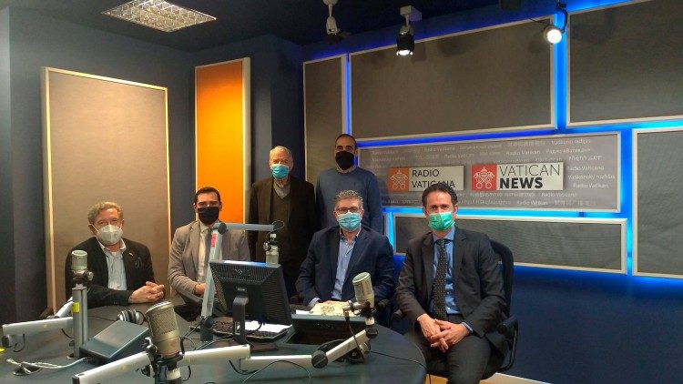 Padre Federico Lombardi in studio per i 90 anni della Radio Vaticana