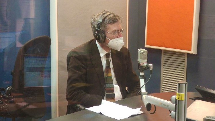 2021.02.12 Paolo Ruffini,rais wa Baraza la Kipapa la Mawasiliano, tarehe 12  Februari  katika kilele cha miaka 90 ya Radio Vatican.