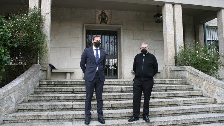 Fundador y Presidente de SolGaleo junto con el Delegado de Economía de la Diócesis de Ourense.