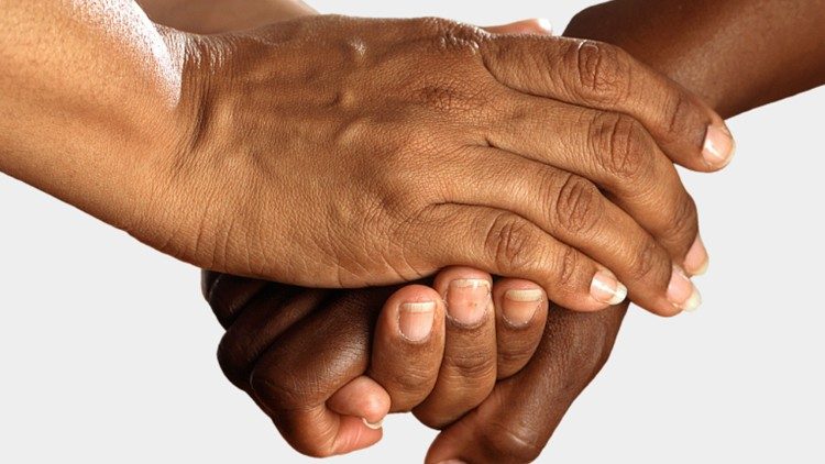 Ferrara: dialog jest jedyną drogą dla przyszłości świata