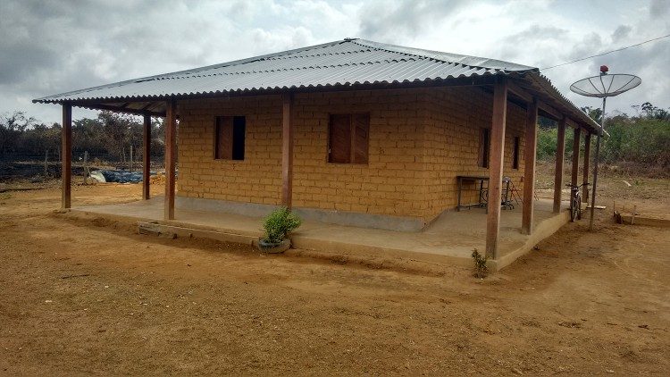 Техніка зеленого будівництва, за допомогою глини та плитки з переробленого матеріалу