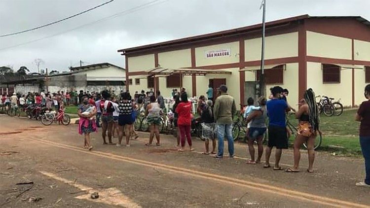 As filas diárias formadas pelas famílias necessitadas