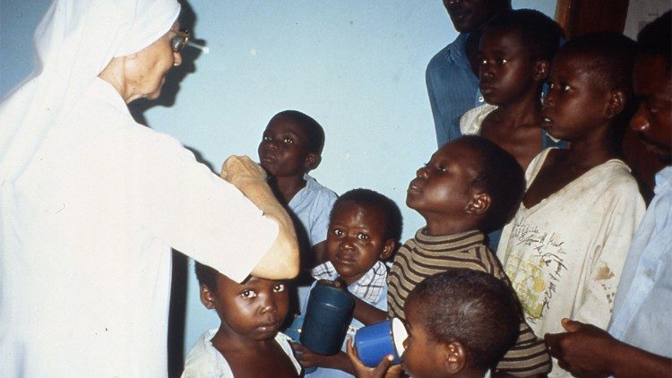 A Serva de Deus Floralba Rondi, da mesma Congregação das Irmãs dos Pobres, teve suas virtudes heroicas reconhecidas pelo Papa em fevereiro passado