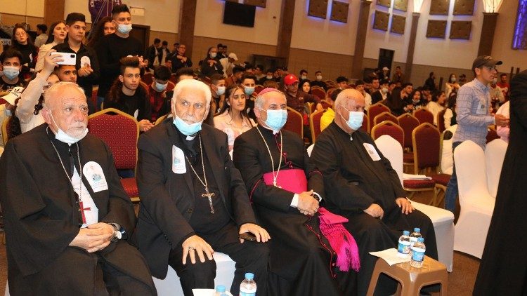 Obispo Petros Mouche en encuentro con los jóvenes