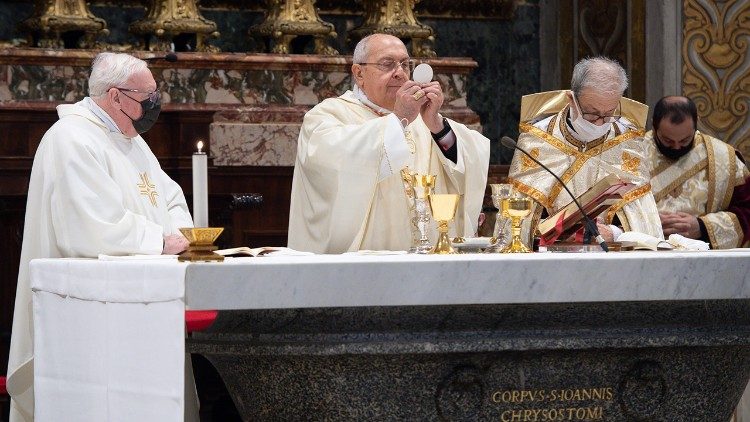 Падчас св. Імшы ў базыліцы св. Пятра ва ўспамін св. Грыгорыя Нарэцкага