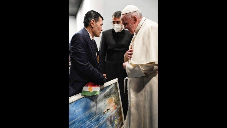 Mr Kurdi giving Pope Francis the painting