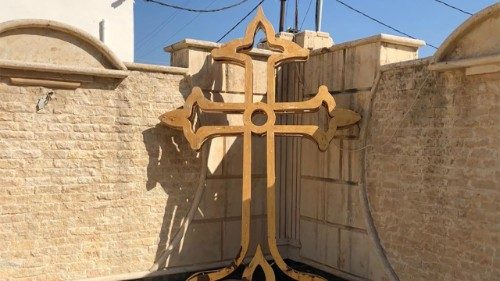 La carezza del Papa ai cristiani martiri dell'Iraq