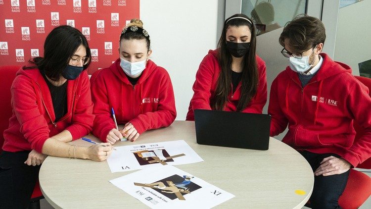 A equipe gráfica de Cube Radio