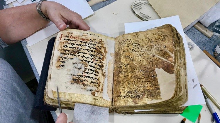 Conservation operation on a manuscript (photo: Angelica Tarnowska)