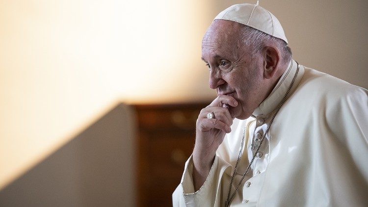 Il Papa in un momento della serie