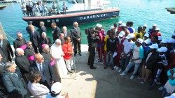 2013.07.08-LAMPEDUSA-8-ANNI-PONT.jpg