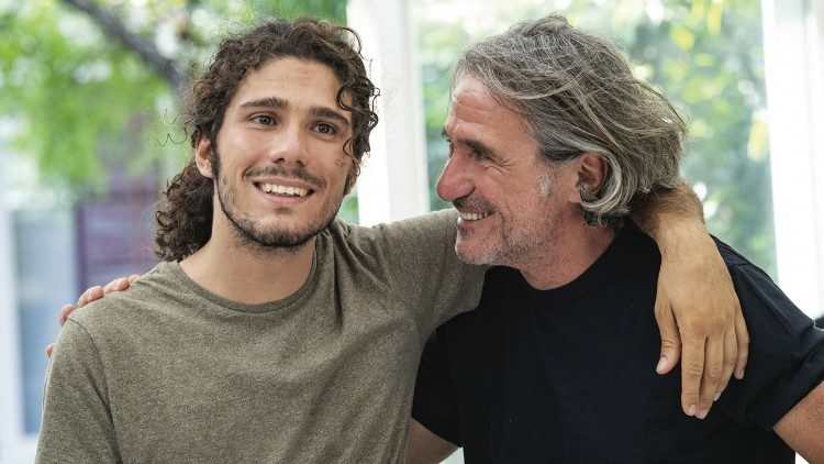 Franco Antonello e suo figlio Andrea, un ragazzo autistico