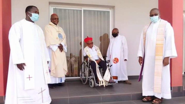 Cardeal D. Alexandre José Maria dos Santos, Arcebispo Emérito da Arquidiocese de Maputo (Moçambique)