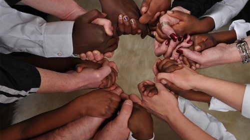Mgr Caccia: le racisme sévit toujours dans nos sociétés