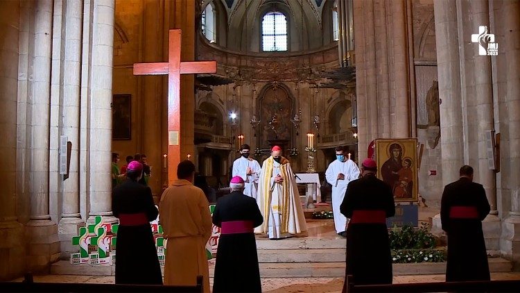 Vinte e uma réplicas abençoadas do logotipo da Jornada Mundial da Juventude (JMJ), programada para se realizar em Lisboa, Portugal, em 2023, foram enviadas aos Comitês diocesanas organizadores do evento.