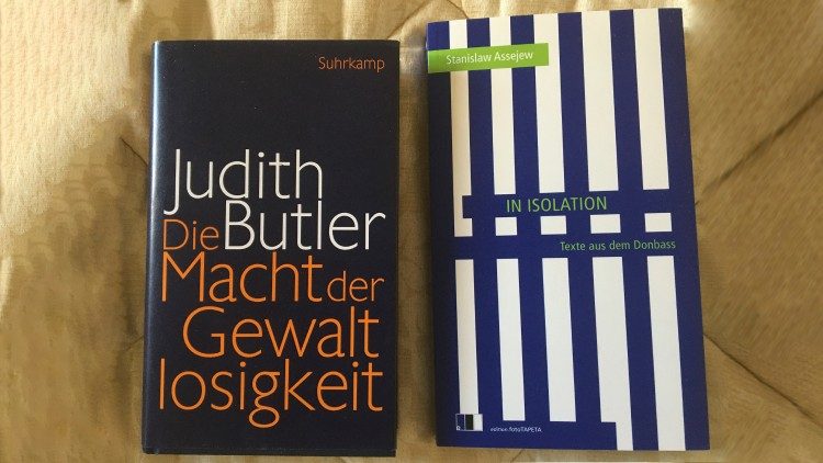 Zwei Bücher über Gewaltlosigkeit und Isolation 