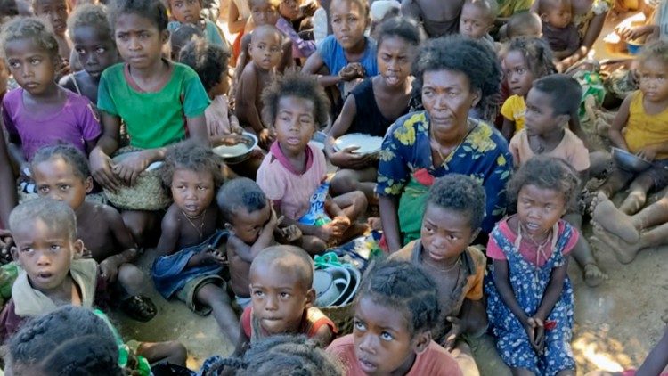 Un repas collectif organisé en mars 2021 par l'association SOS Toliara