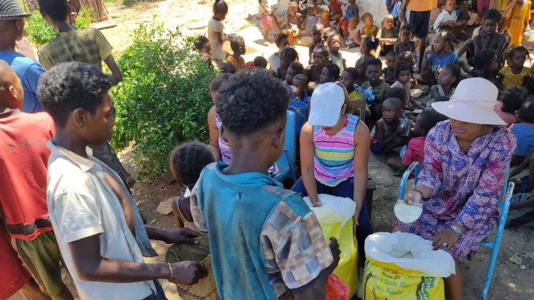 Des sacs de riz distribués par l'association SOS Toliara