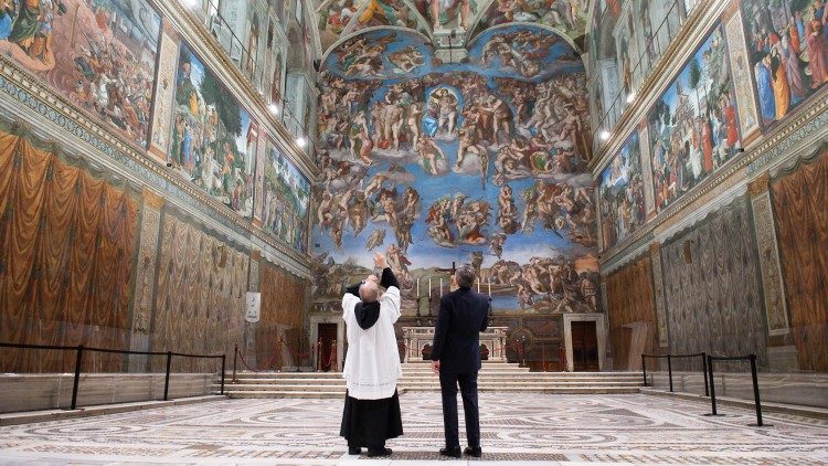 Il presidente Mario Draghi nella Cappella Sistina