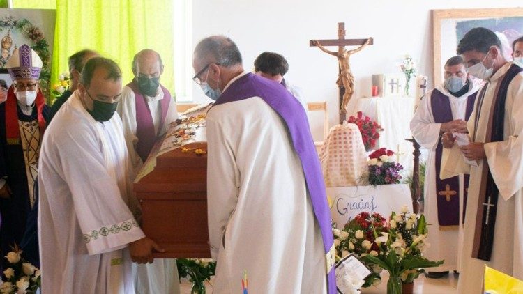 L'ultimo saluto a Nadia della comunità di Nuevo Chimbote