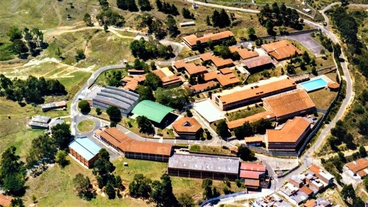 Ciudad Don Bosco de Medellín vista desde arriba