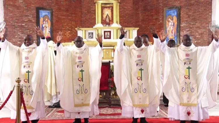 Ordenação de Rogacionistas em Douala, Camarões