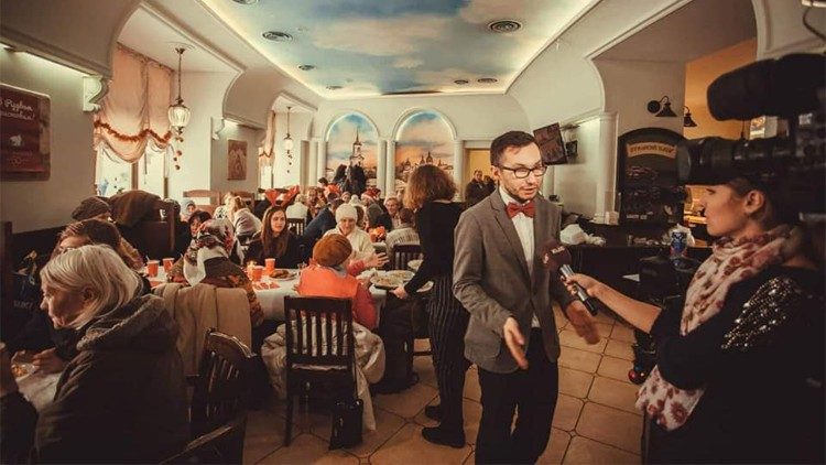 Обід для бідних, організований Спільнотою святого Егідія