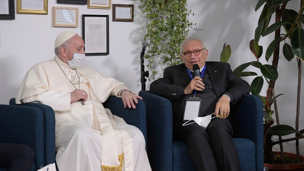 Papst Franziskus bei seinem Besuch am römischen Sitz von Scholas Occurrentes
