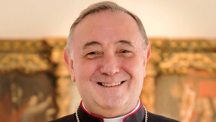 Mons. Luis ángel de las Heras.