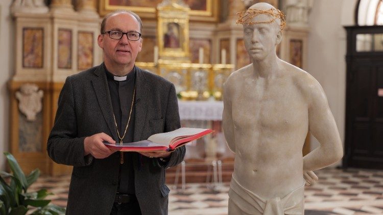 Bischof Hermann Glettler (links)