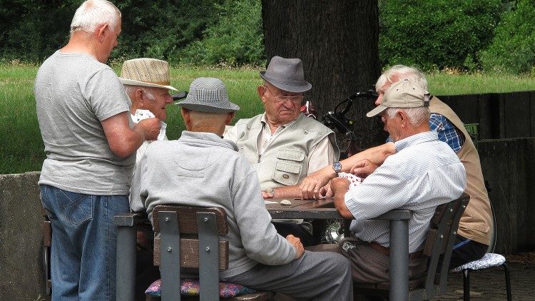 Un gruppo di anziani 