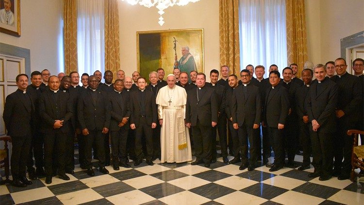  Papa Francesco in visita alla Pontificia Accademia ecclesiastica