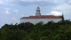 pannonhalma-643083.jpg