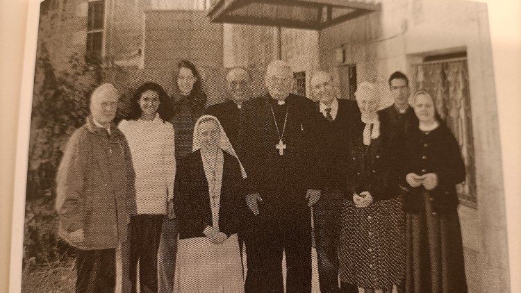 Una parte della redazione costituita per il Giubileo del 2000