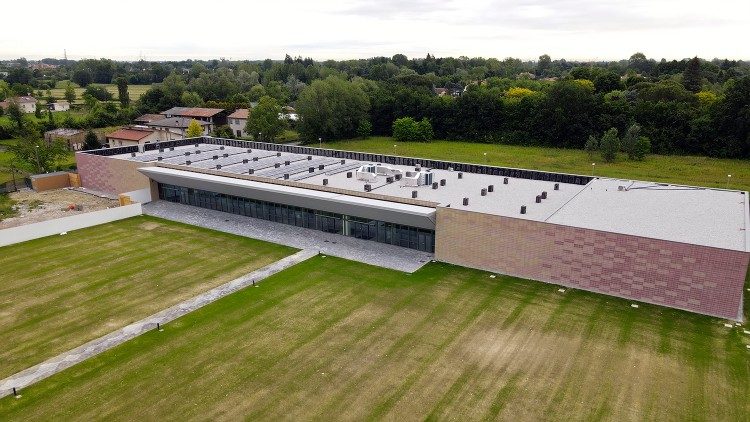Il Centro di solidarietà cristiana Papa Francesco visto dall'alto