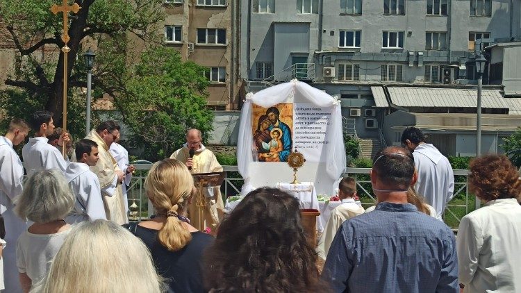 Ekaristi Takatifu ni kumbukumbu endelevu ya uwepo wa Kristo Yesu kati ya waja wake.