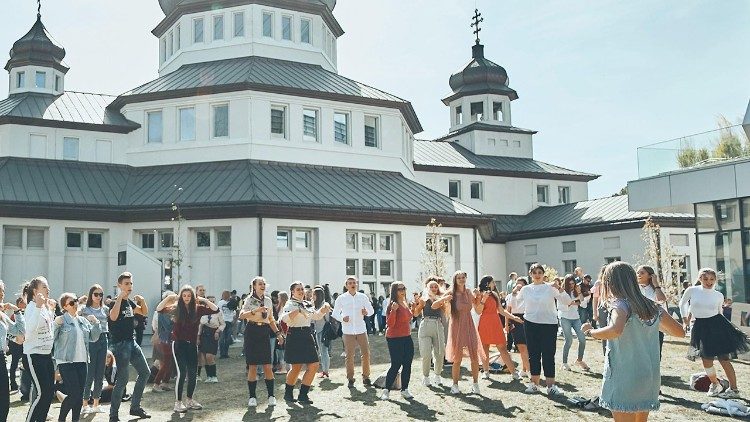 Молодь під час фестивалю «Вітер На-Дії» 