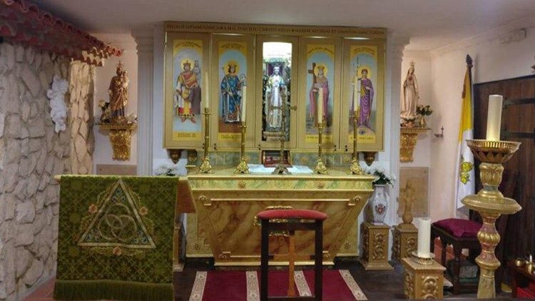 O altar principal da Regalis Lipsanotheca