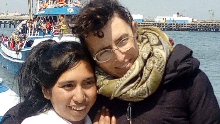 Nadia con una delle volontarie