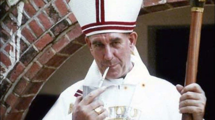 Imagen de archivo: Monseñor Pedro Shaw tomando mate paraguayo.